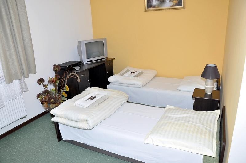 Stary Dwor Bed & Breakfast Zywiec Exterior photo