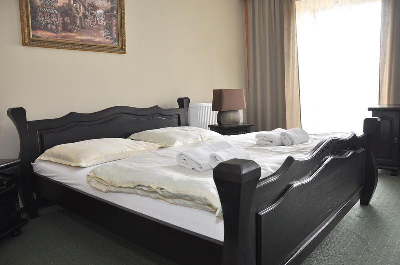 Stary Dwor Bed & Breakfast Zywiec Exterior photo