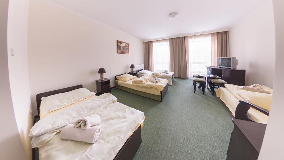 Stary Dwor Bed & Breakfast Zywiec Exterior photo